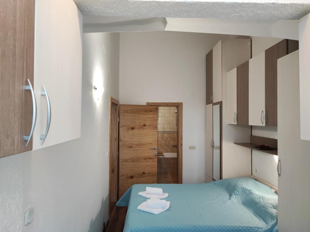 Apartments Villa Kresic 네움 외부 사진