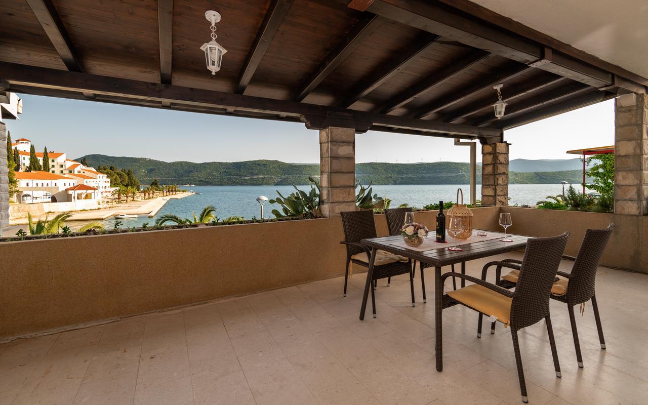 Apartments Villa Kresic 네움 외부 사진