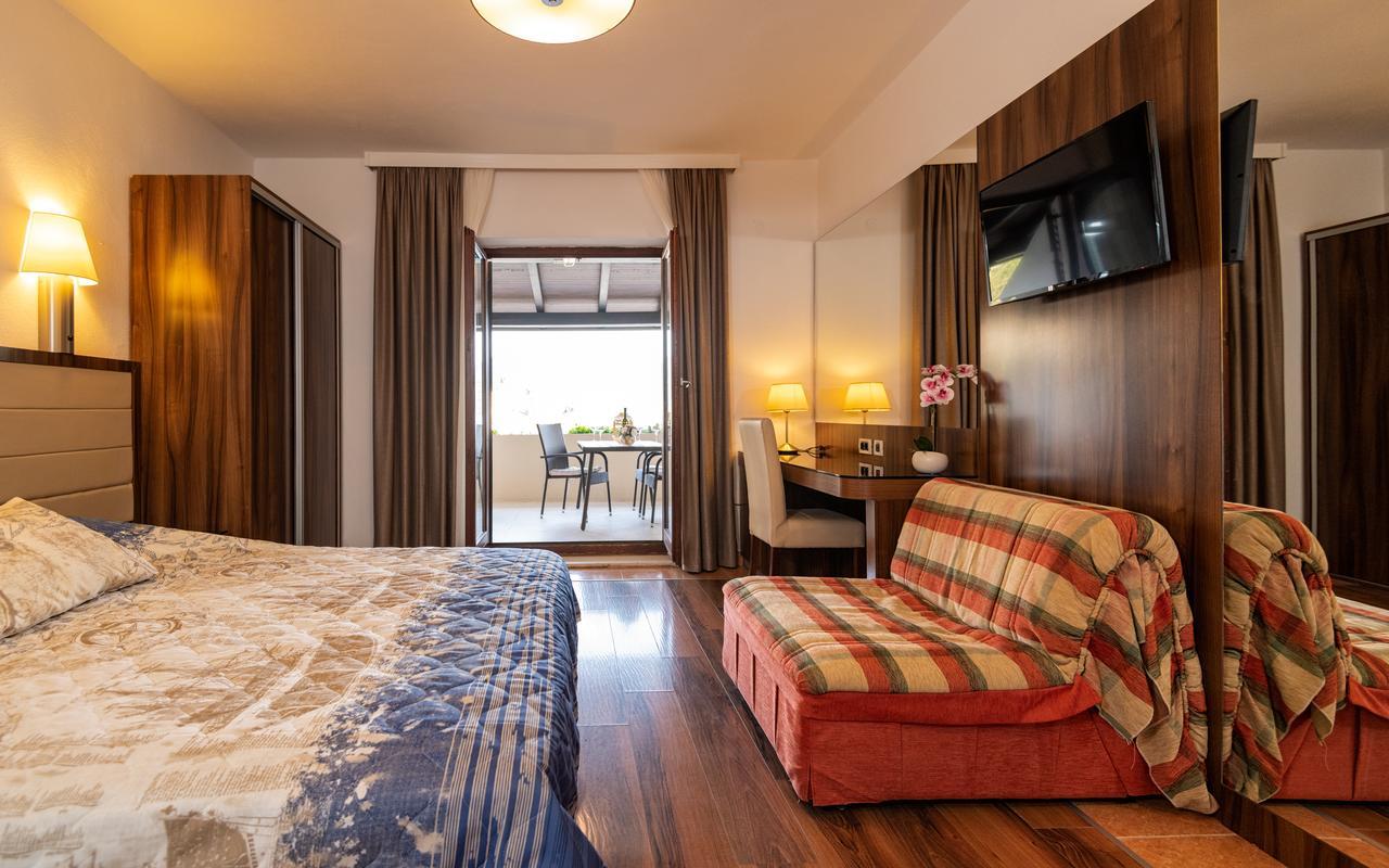 Apartments Villa Kresic 네움 외부 사진