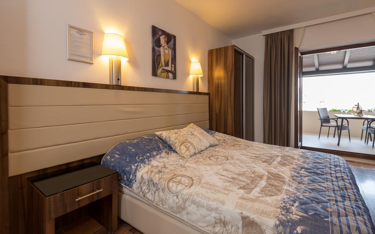 Apartments Villa Kresic 네움 외부 사진